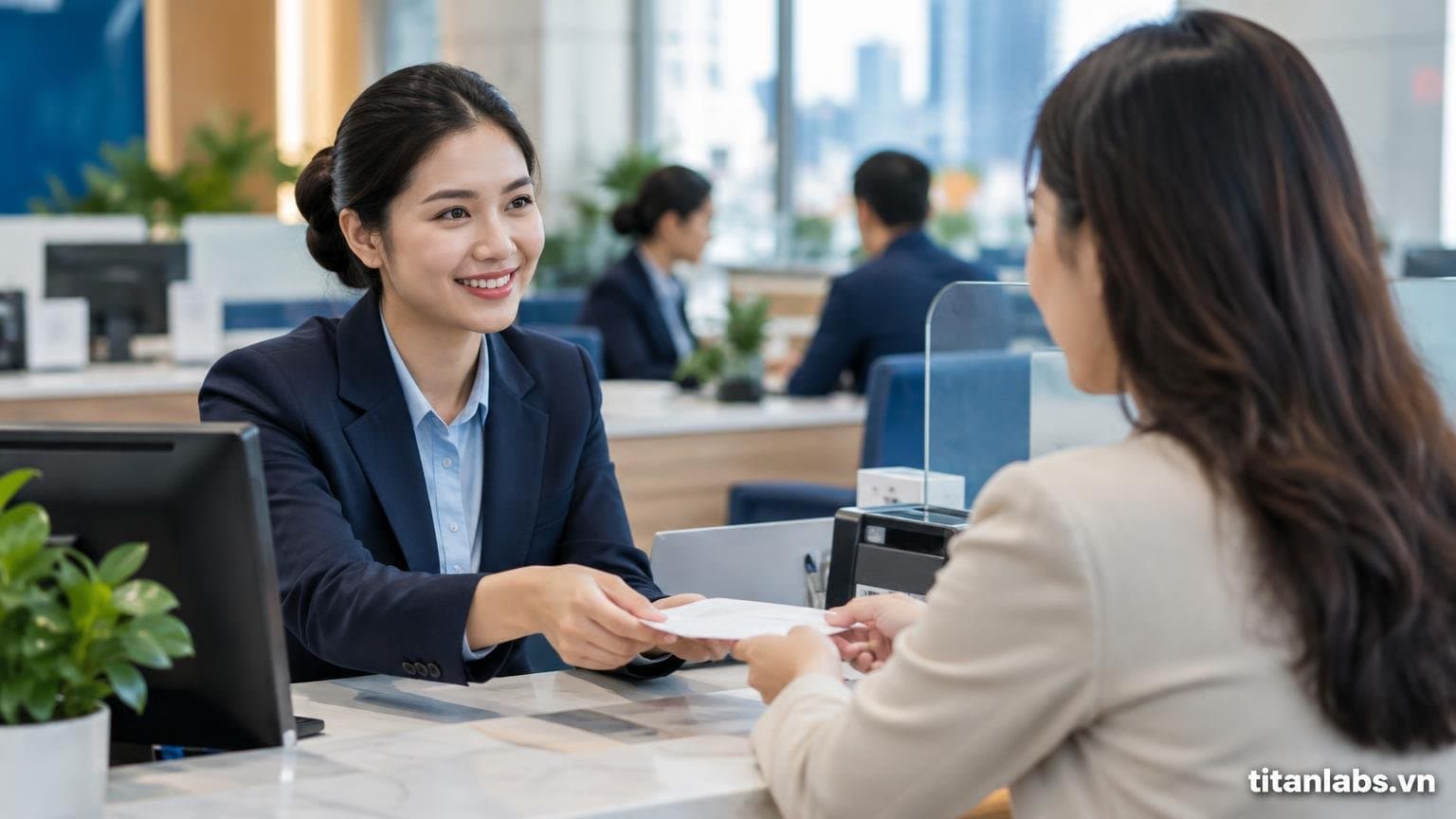 Nhiều ngân hàng đồng loạt hạ mạnh lãi suất cho vay